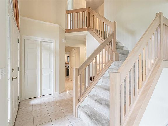 5th image of 6 Oakmark Cir