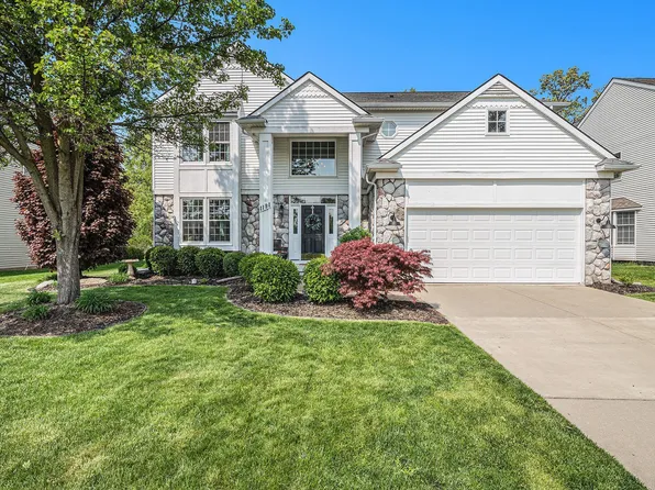1191 Shetland Dr, South Lyon, MI 48178