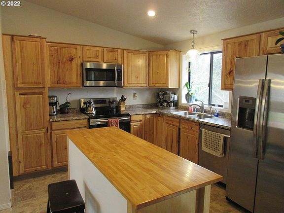 4th image of 3117 NE 135th Ave
