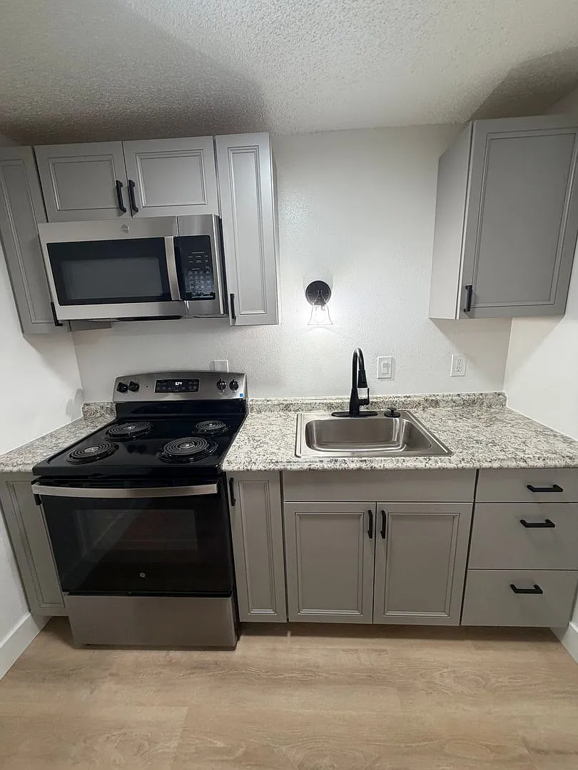 Charbern Apts - In The Heart of Milwaukie Oregon — Photo 1