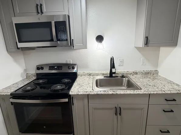 Charbern Apts - In The Heart of Milwaukie Oregon, 12582 SE Linwood Ave #4, Portland, OR 97222