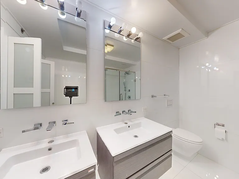 237 E 34th St #1004 — Photo 22