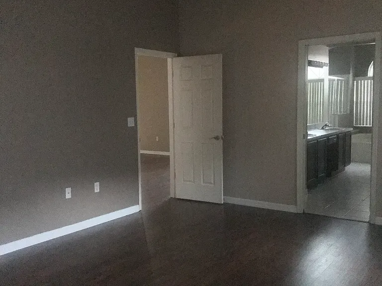 906 Thousand Oaks Blvd — Photo 22