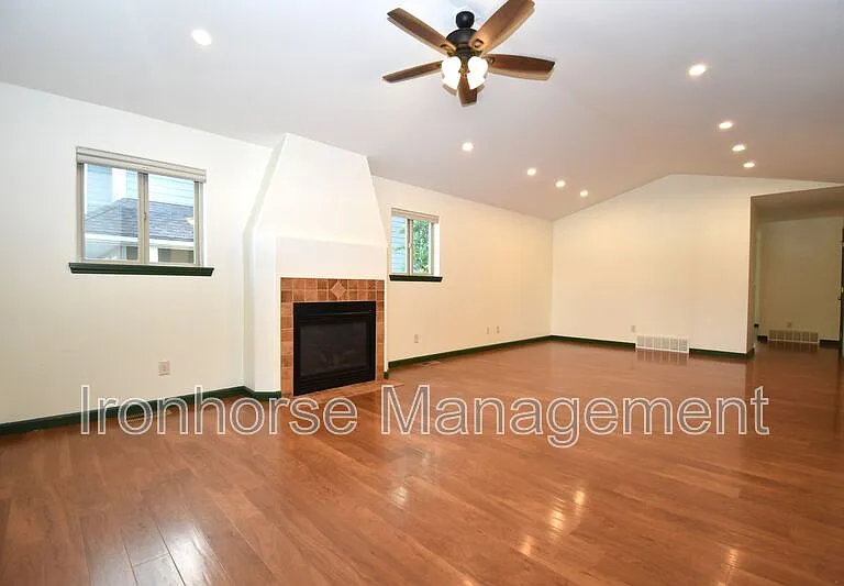 502 Sanders Ave — Photo 3