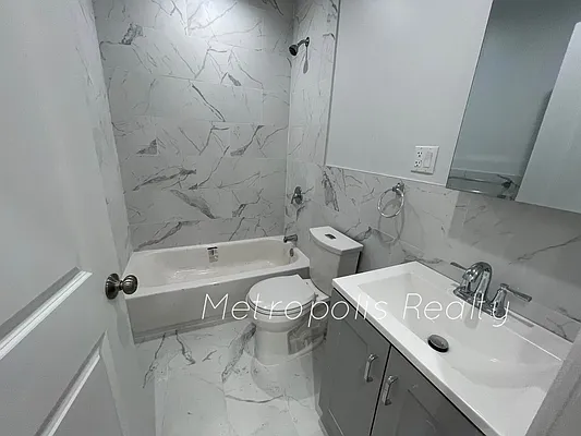 Rented by Metropolis International Realty Inc. | media 20