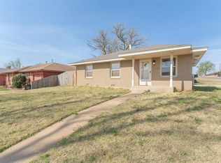 712 Santa Fe Dr, Clinton, OK 73601