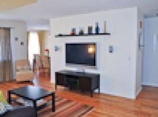 2 Cheshire Ct, Brookfield, CT 06804