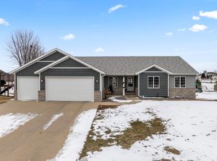 701 Carnoustie Pl SE, Pine Island, MN 55963