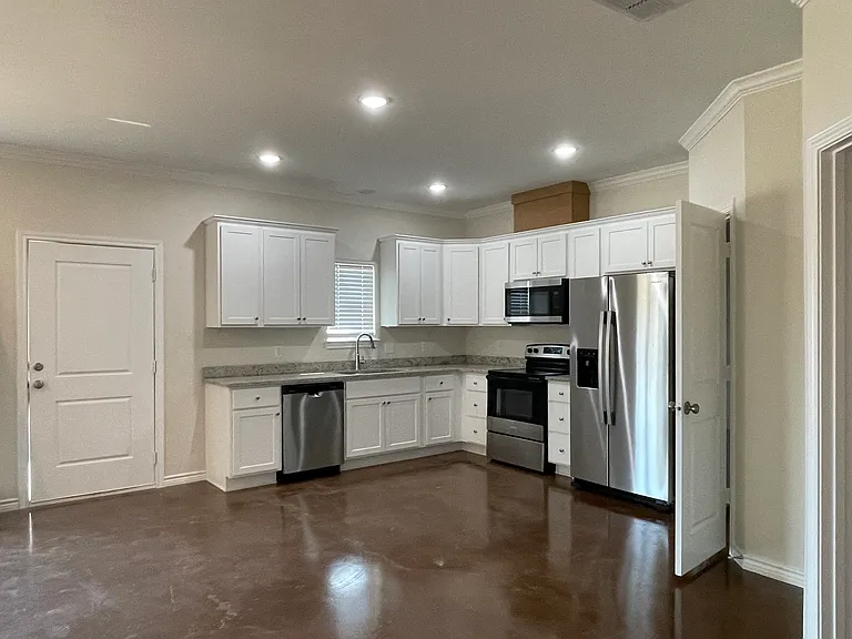 150 Stephens Rd — Photo 1