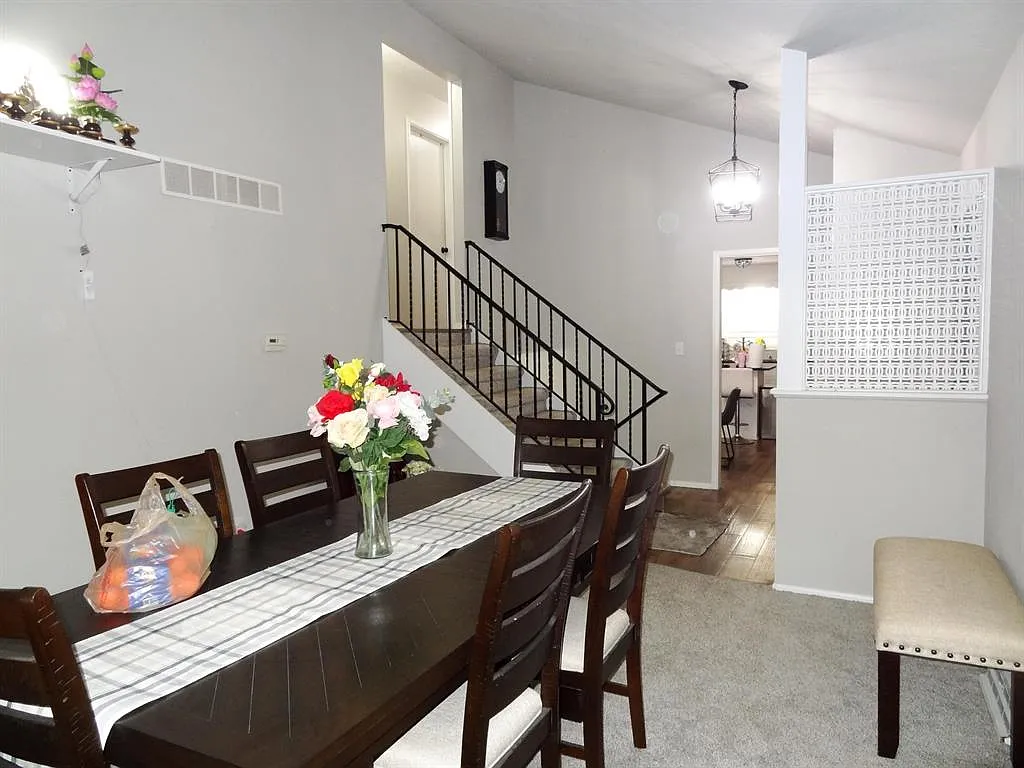 4 bed, 1848 sqft, $1,700 — Photo 2