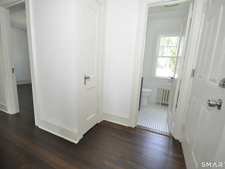 20 Mountain St — Photo 16