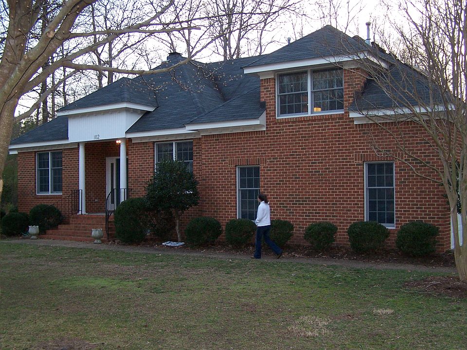 2nd image of 102 Drewry Ln