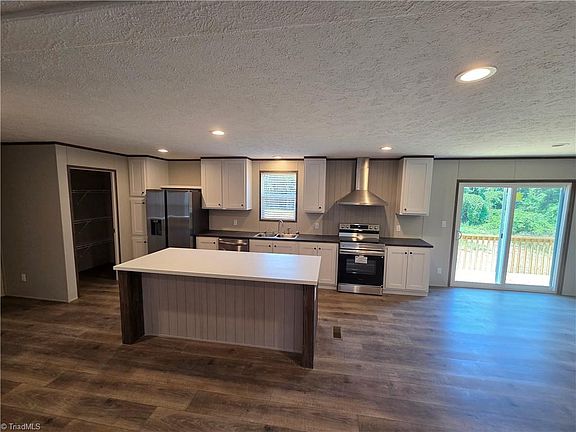 2nd image of 3195 Quick Rd