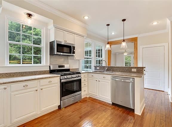 3rd image of 110 W Saint Mary Dr