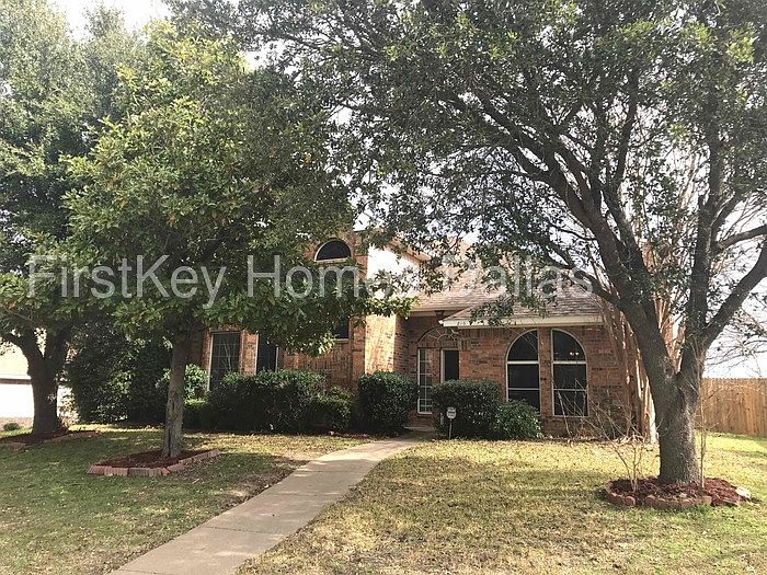 1st image of 816 Claire View Dr