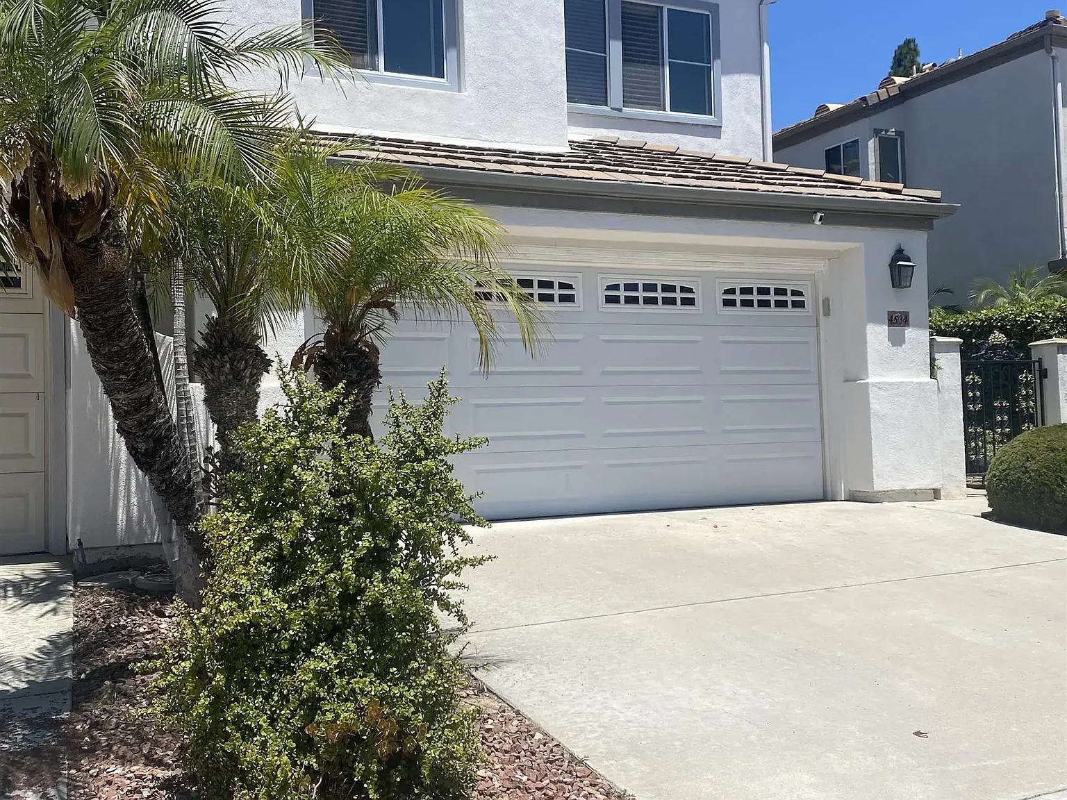 3 bed, 2.5 bath, 2300 sqft, $6,390 — Photo 2