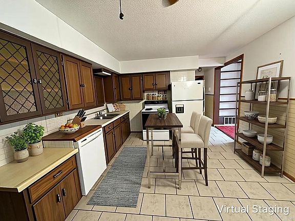3rd image of 2404 Boydston St