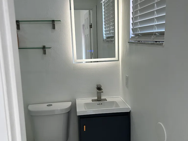 2201 W 53rd Pl — Photo 15