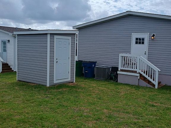 3rd image of 12400 Ruedas Rd
