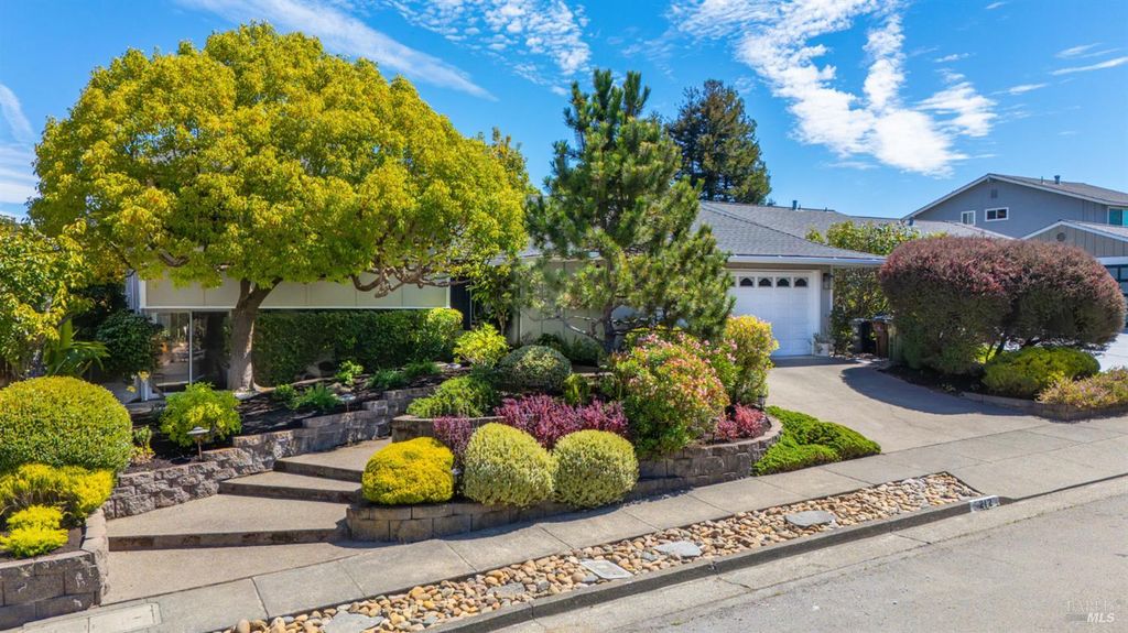 212 San Marino Drive 3