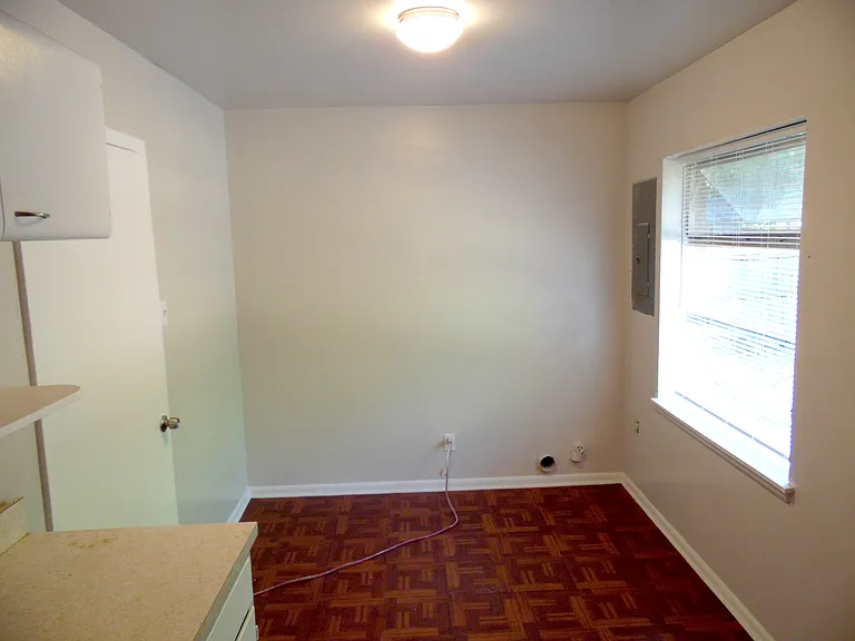 1006 Candice Ln — Photo 3