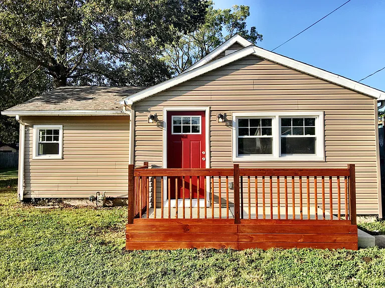 5137 Lakeview Dr — Photo 1