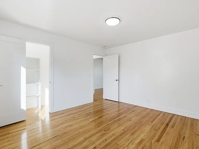 345 Oak St #4 — Photo 5