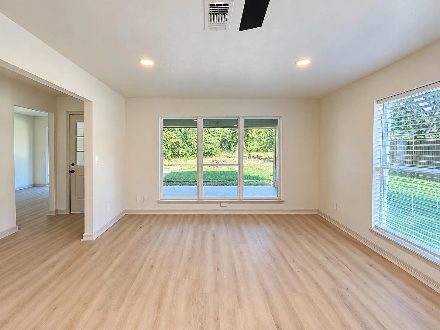 4 bed, 2.5 bath, 2201 sqft, $2,550 — Photo 4