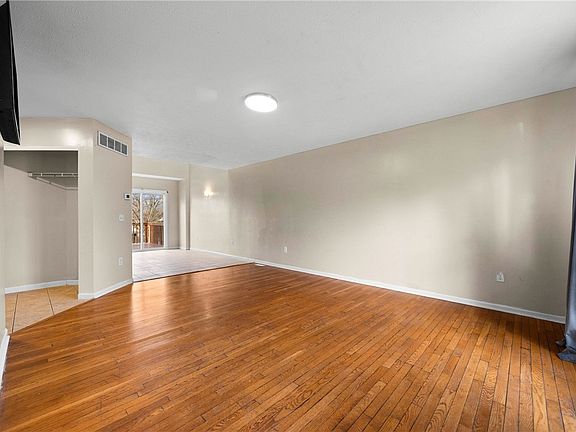 5th image of 12 Cashmere Ct