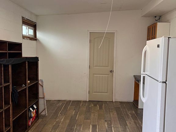 3rd image of 11703 Davis St #4