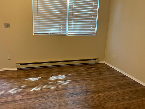 5th image of 33 Pepperbush Pl
