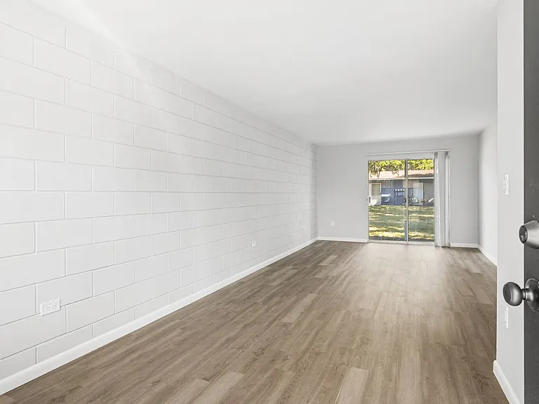 Bella Sol Apartments — Photo 37