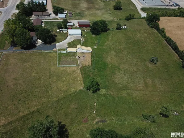 612 N 13th St, Tecumseh, NE 68450