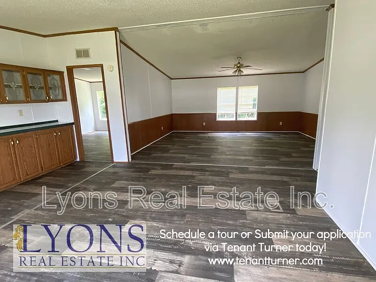 607 Crestview Dr — Photo 3
