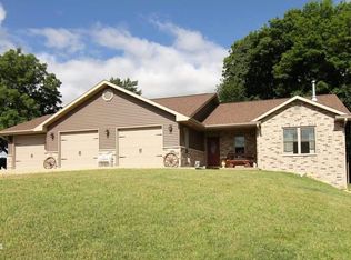 4106 N Schooner Dr, Galena, IL 61036