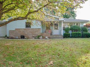 1318 Rutledge Dr, Lincoln, IL 62656