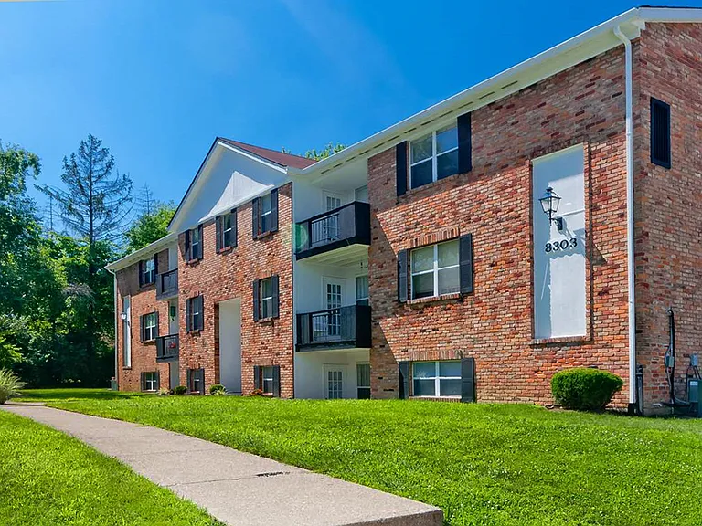 Four Worlds Apartments — Photo 3