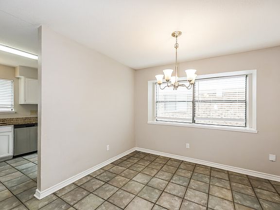 5th image of 2324 Brookdale Dr