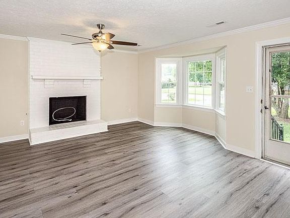 4th image of 8204 Tiffany Ln
