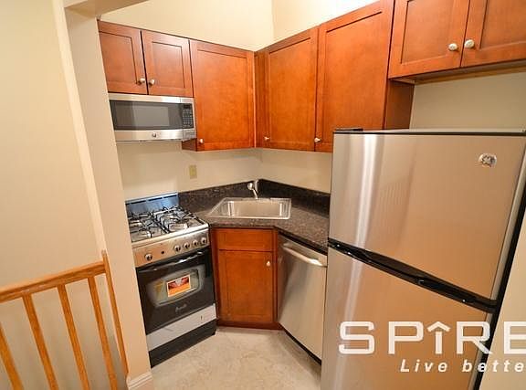 4th image of 319 W 106th St #1R