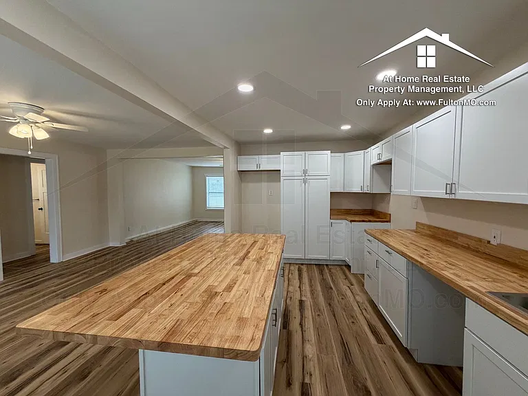 703 W 7th St — Photo 8