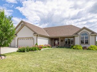 10572 S Singing Lark Ct, Oak Creek, WI 53154