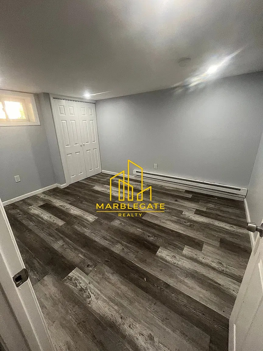 21 Harrison Pl — Photo 2