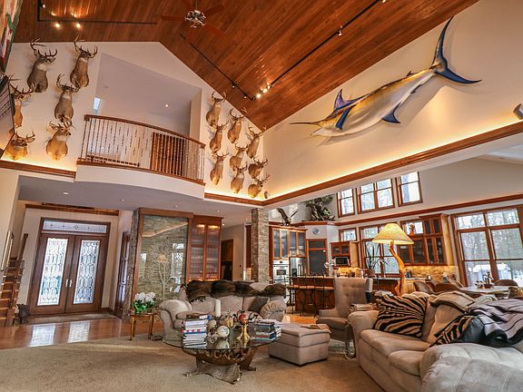 Great Room - 24' Ceiling