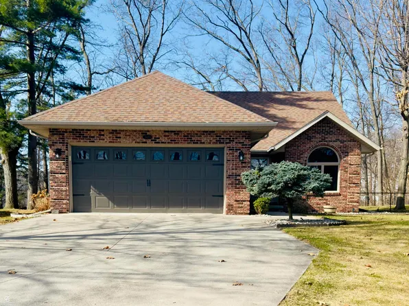 3873 Oak Hills Cir, Port Huron, MI 48060