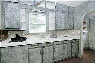 5th image of 131 Coldwater Ave