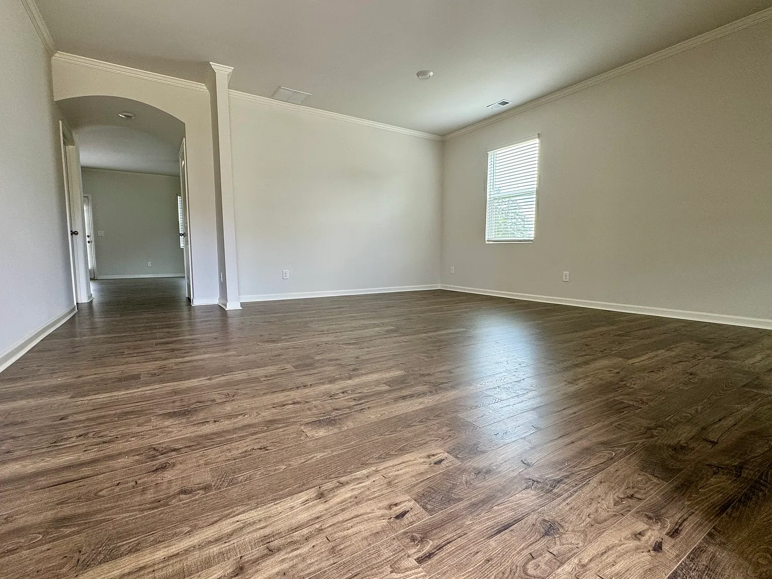5 bed, 4.5 bath, 3470 sqft, $2,800 — Photo 4