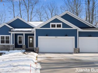 9310 S Annie Ln, Newaygo, MI 49337
