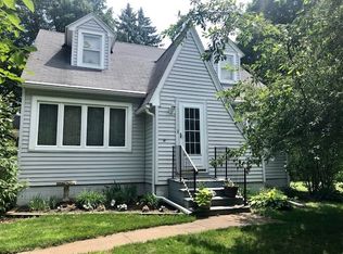 592 Forest Rd, East Moline, IL 61244