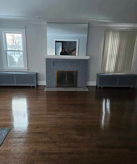2404 73rd St — Photo 2